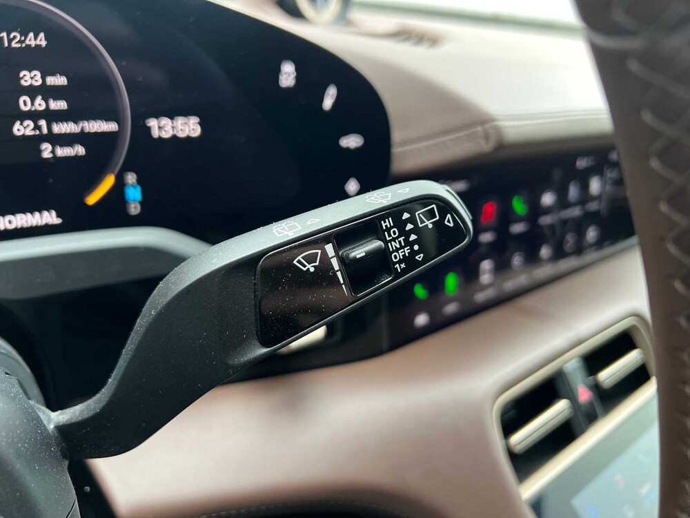 Porsche Taycan Sport Turismo 79 kWh 326PS 2022, P-060-TL