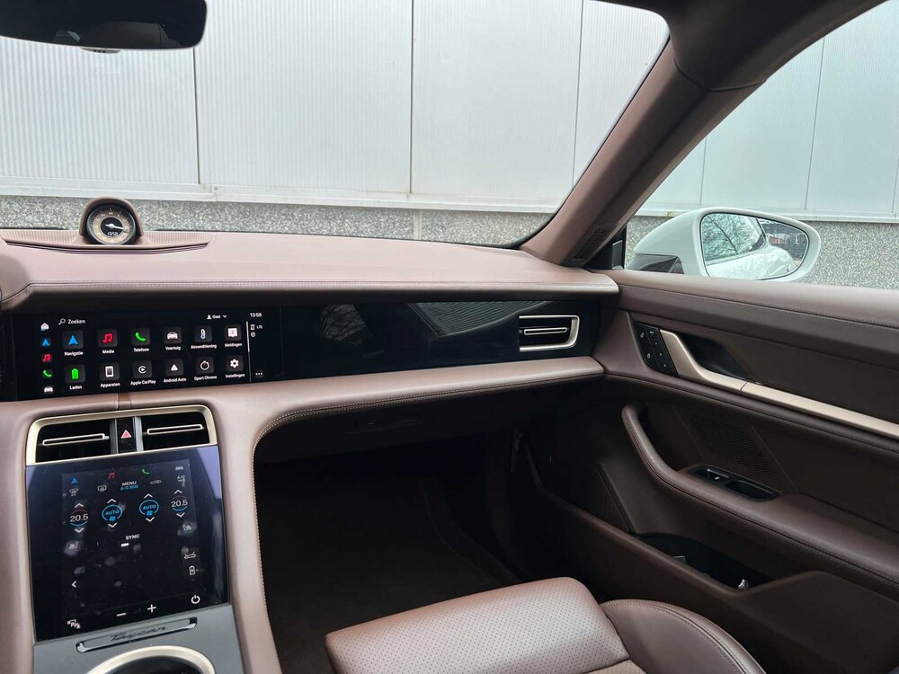 Porsche Taycan Sport Turismo 79 kWh 326PS 2022, P-060-TL