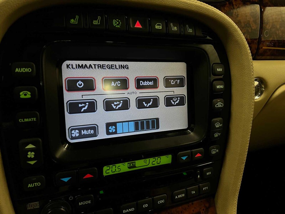 Jaguar XJ8 L 4.2 V8 298PS XJ Executive 2009, T-410-RX