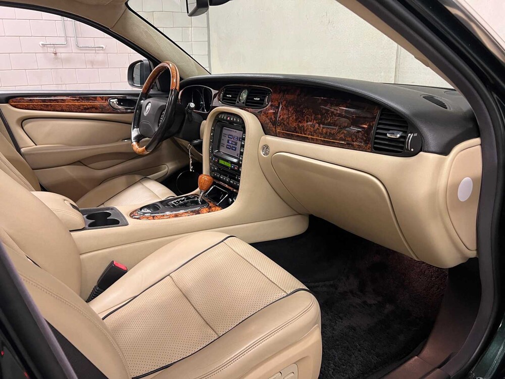 Jaguar XJ8 L 4.2 V8 298PS XJ Executive 2009, T-410-RX