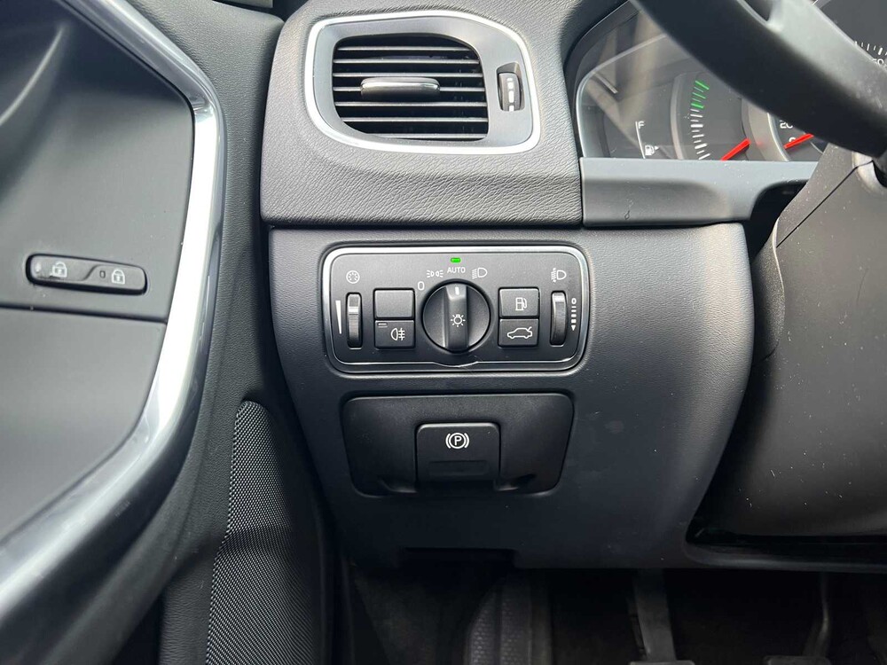 Volvo V60 2.0 D3 136PS 2015, ZN-778-S