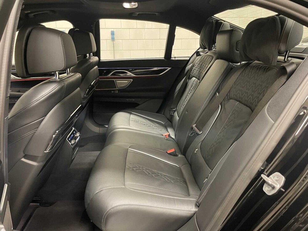 BMW 740d M-Sport xDrive High Executive G11 340PS 2022 ORIG-NL 7er, P-964-RZ