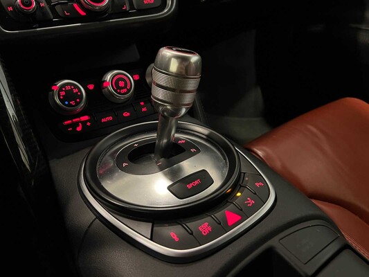 Audi R8 5.2 V10 FSI 525pk -CARBON- 2010, 74-NGZ-1 