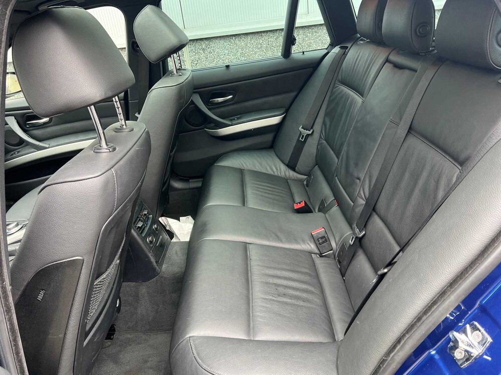BMW 330xi Touring Executive 272pk 2007 ORIG-NL 3-Serie, 82-ZB-BD