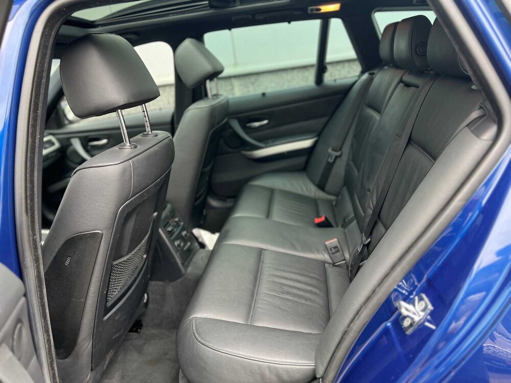 BMW 330xi Touring Executive 272pk 2007 ORIG-NL 3-Serie, 82-ZB-BD