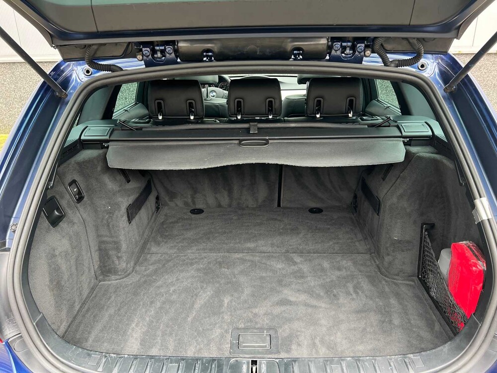 BMW 330xi Touring Executive 272pk 2007 ORIG-NL 3-Serie, 82-ZB-BD
