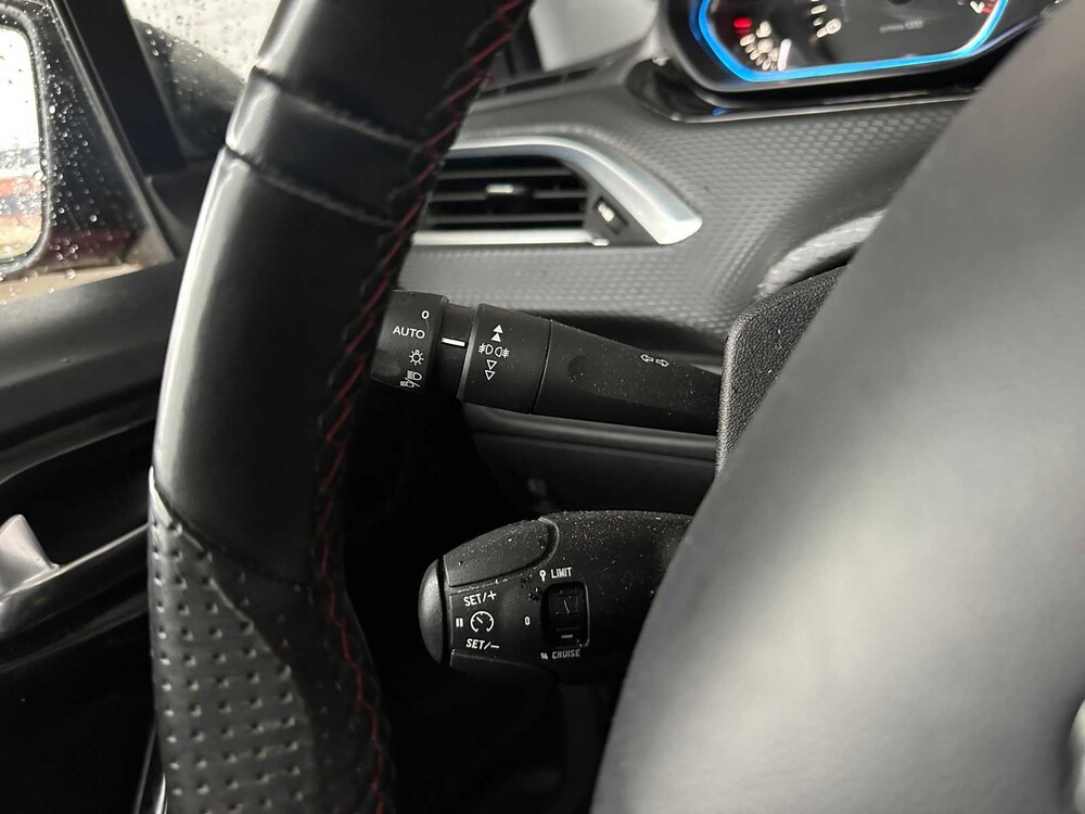 Peugeot 2008 1.2 PureTech Allure 110pk 2017, SZ-144-F