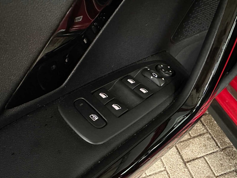 Peugeot 2008 1.2 PureTech Allure 110pk 2017, SZ-144-F