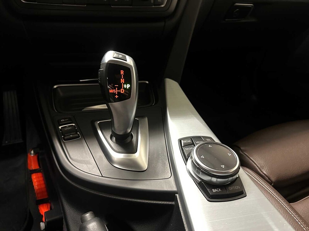 BMW 318d Touring Executive Sport 143pk 2015 3-serie, 7-ZJX-63