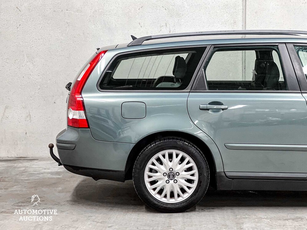 Volvo V50 2.4 Momentum 140pk 2004 ORIG-NL, 07-PG-KZ