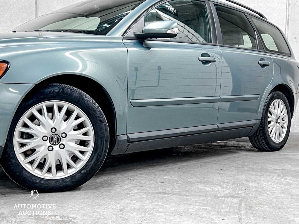 Volvo V50 2.4 Momentum 140pk 2004 ORIG-NL, 07-PG-KZ