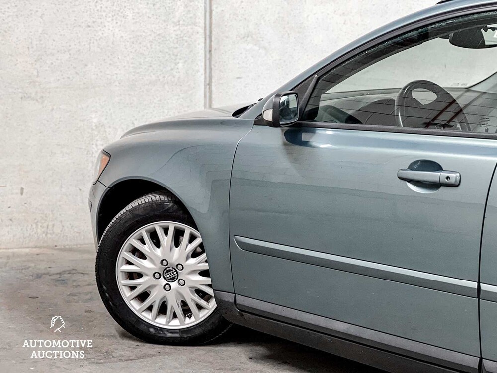 Volvo V50 2.4 Momentum 140pk 2004 ORIG-NL, 07-PG-KZ
