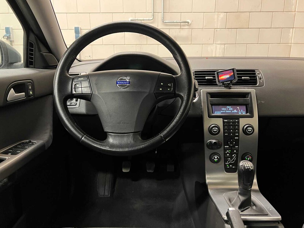 Volvo V50 2.4 Momentum 140pk 2004 ORIG-NL, 07-PG-KZ