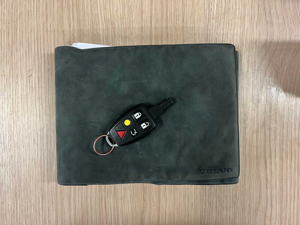 Volvo V50 2.4 Momentum 140pk 2004 ORIG-NL, 07-PG-KZ