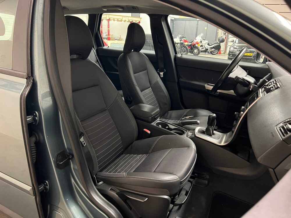 Volvo V50 2.4 Momentum 140pk 2004 ORIG-NL, 07-PG-KZ