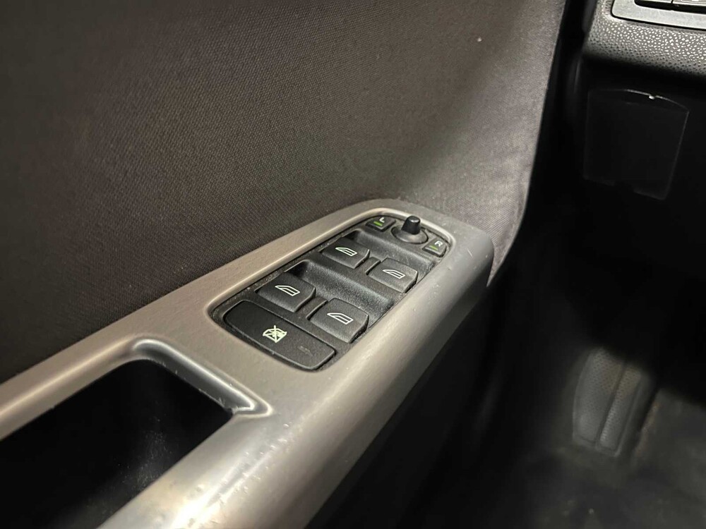 Volvo V50 2.4 Momentum 140pk 2004 ORIG-NL, 07-PG-KZ