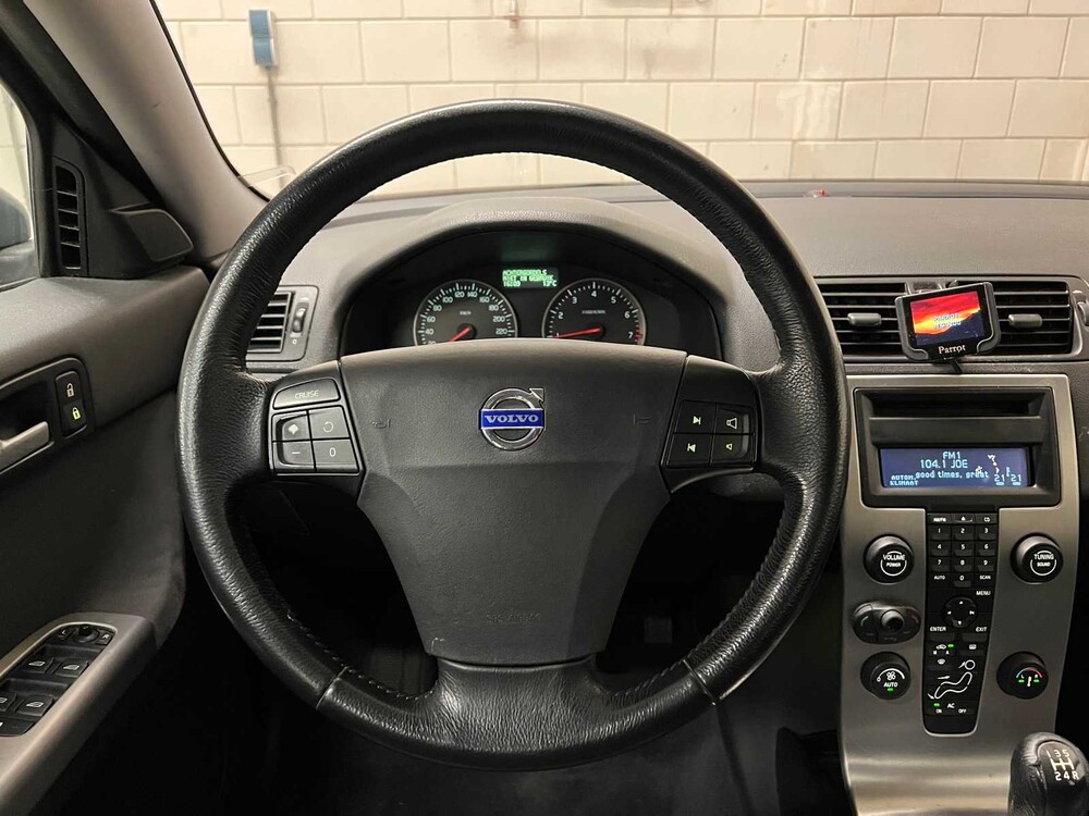 Volvo V50 2.4 Momentum 140pk 2004 ORIG-NL, 07-PG-KZ