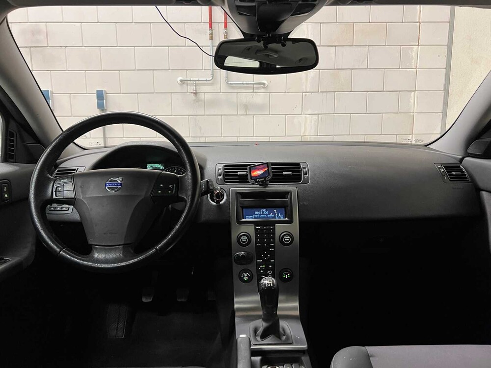 Volvo V50 2.4 Momentum 140pk 2004 ORIG-NL, 07-PG-KZ
