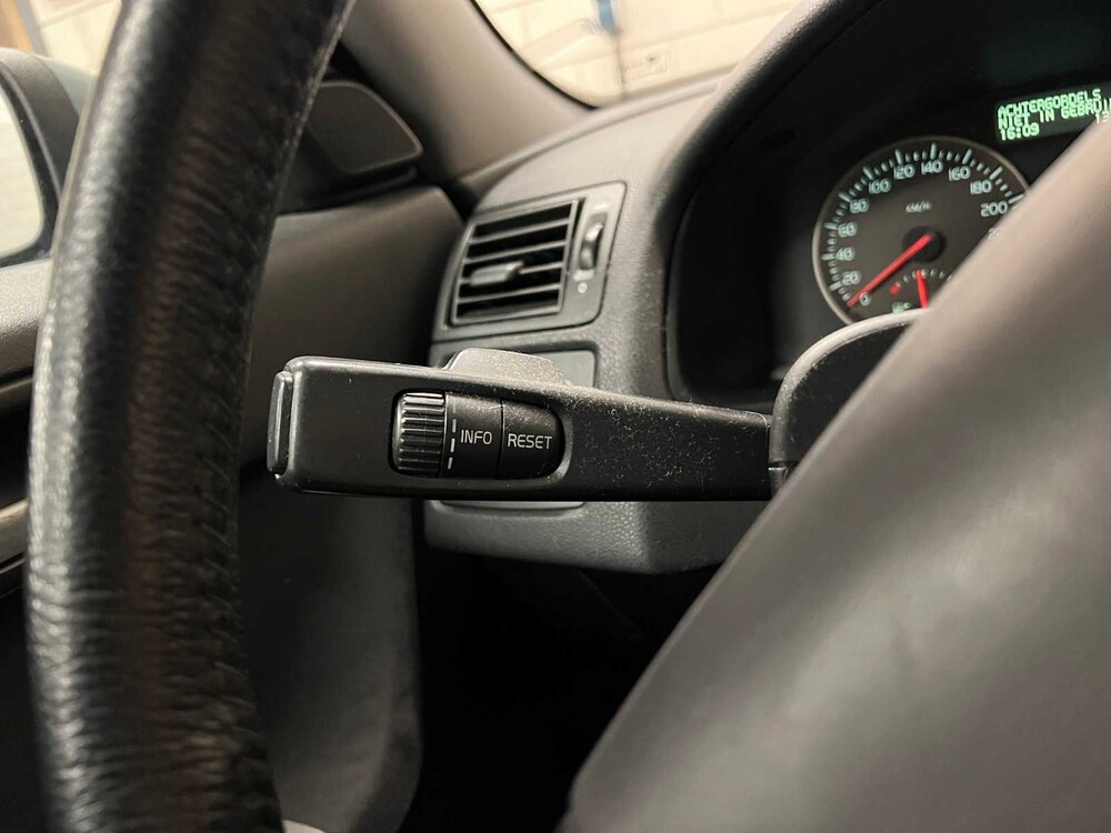 Volvo V50 2.4 Momentum 140pk 2004 ORIG-NL, 07-PG-KZ