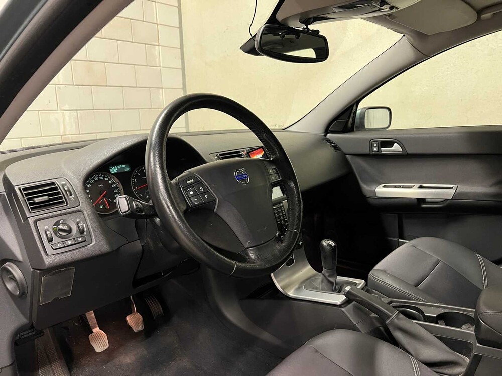 Volvo V50 2.4 Momentum 140pk 2004 ORIG-NL, 07-PG-KZ