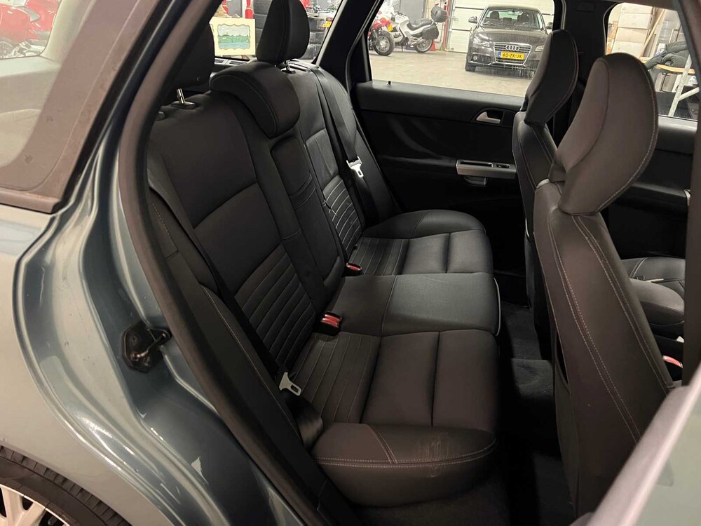 Volvo V50 2.4 Momentum 140pk 2004 ORIG-NL, 07-PG-KZ
