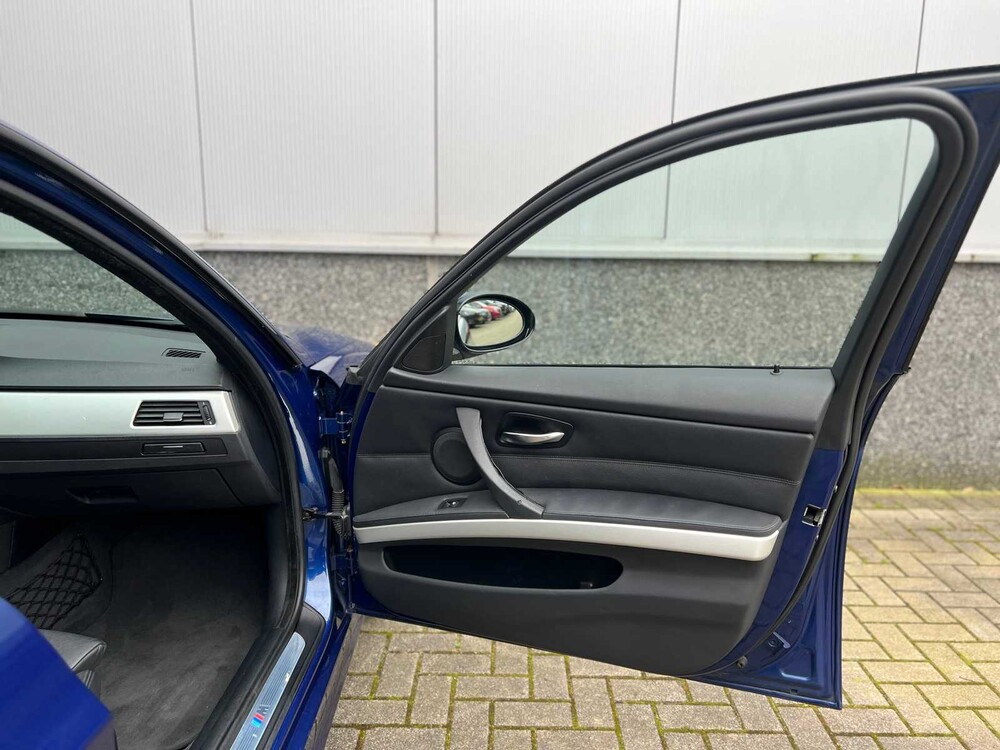 BMW 330xi Touring Executive 272PS 2007 ORIG-NL 3er, 82-ZB-BD
