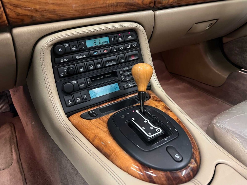 Jaguar XK8 4.0 V8 Convertible 284hp 2000, 07-XJ-GG -Youngtimer-