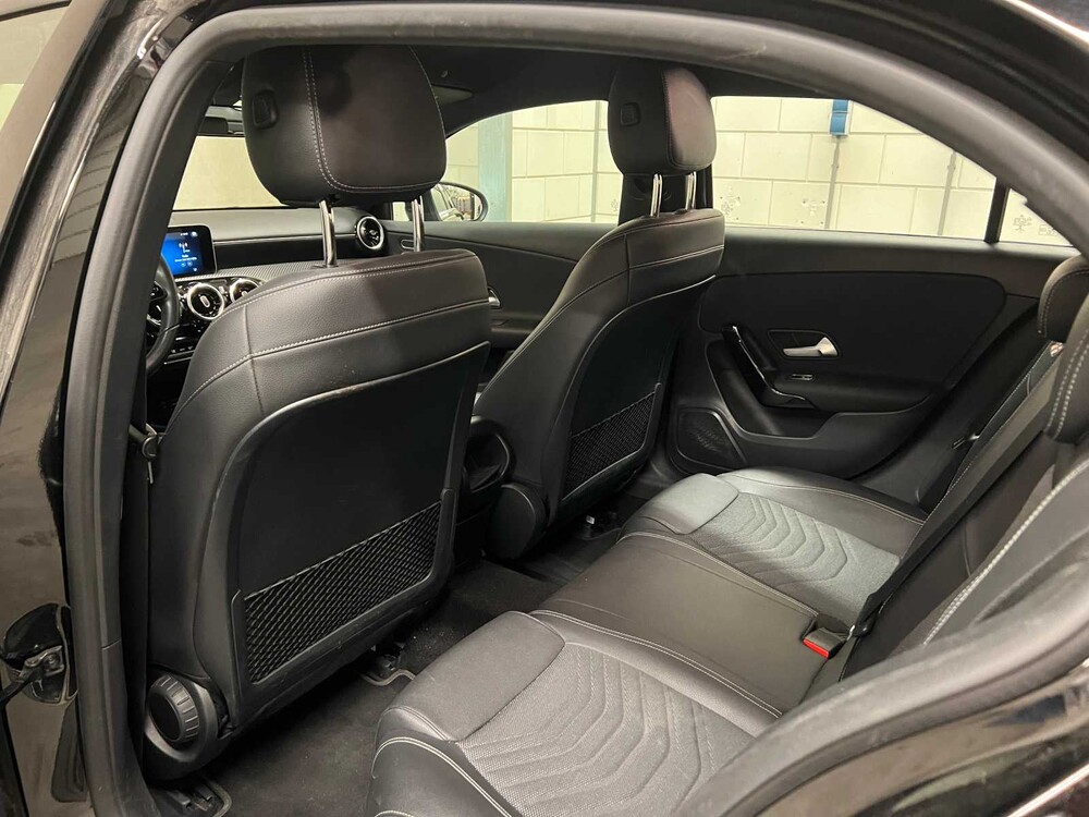 Mercedes-Benz A180 d 116pk 2019 (Origineel-NL) A-klasse, ZR-630-X
