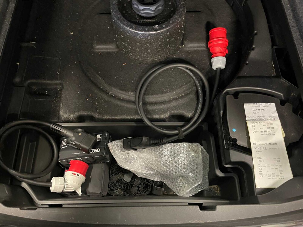 Audi e-tron 55 quattro advanced 95 kWh 360hp 2019 (original-NL + 1st owner), ZD-004-B