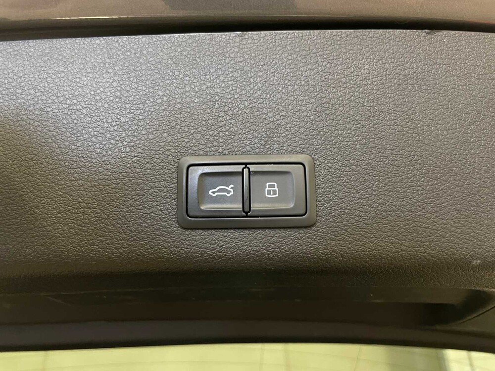 Audi e-tron 55 quattro advanced 95 kWh 360hp 2019 (original-NL + 1st owner), ZD-004-B