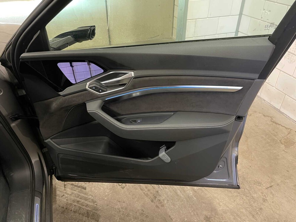 Audi e-tron 55 quattro advanced 95 kWh 360hp 2019 (original-NL + 1st owner), ZD-004-B