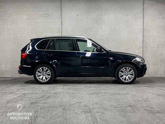 BMW X5 xDrive50i M-Sport High Executive 408pk 2011 (Origineel-NL), 55-SRB-9