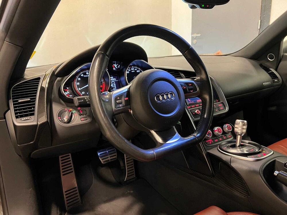 Audi R8 5.2 V10 FSI 525hp -CARBON- 2010, 74-NGZ-1