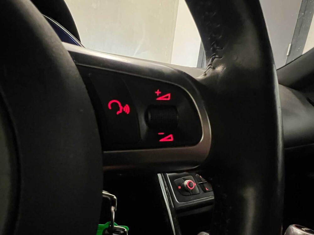 Audi R8 5.2 V10 FSI 525hp -CARBON- 2010, 74-NGZ-1
