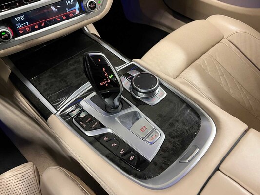 BMW 745e High Executive 394hp 2020 (Original-NL) 7-Series, J-898-GV