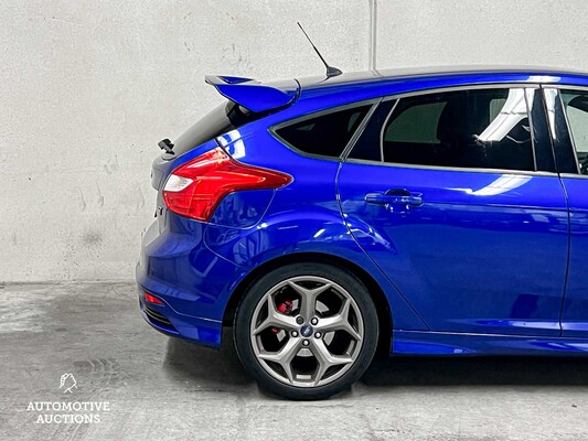 Ford Focus ST-2 2.0 EcoBoost 250PS 2013 (Original-UK), 50-ZVX-6