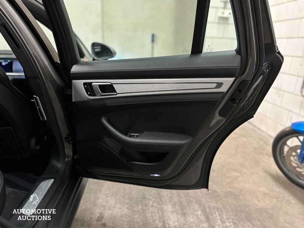 Porsche Panamera Sport Turismo 4S 2.9 V6 441hp 2018 (Original-NL), RT-213-P