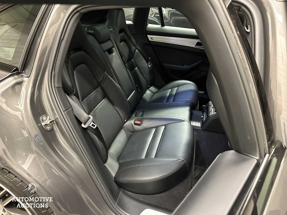 Porsche Panamera Sport Turismo 4S 2.9 V6 441hp 2018 (Original-NL), RT-213-P