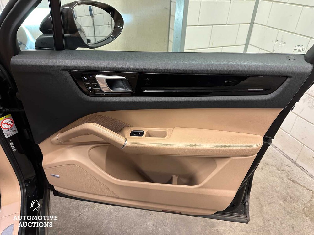 Porsche Cayenne E-Hybrid 3.0 V6 NEW-MODEL 462hp 2018 Sport-Chrono