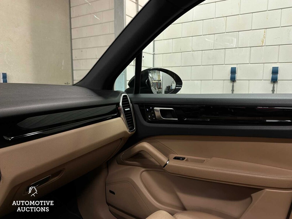 Porsche Cayenne E-Hybrid 3.0 V6 NEW-MODEL 462hp 2018 Sport-Chrono