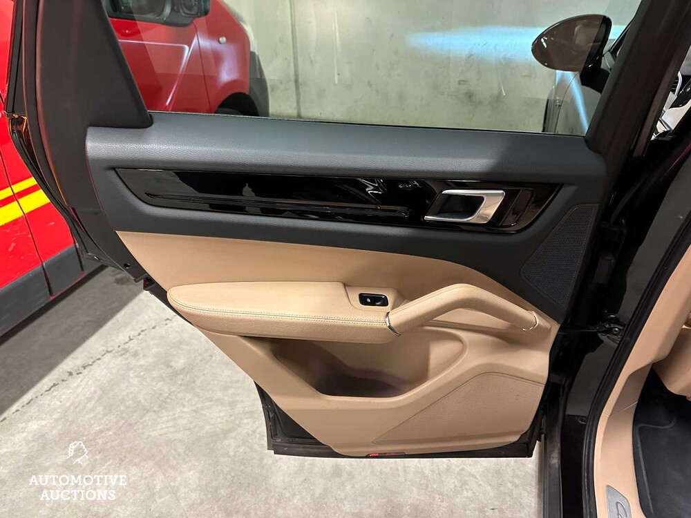 Porsche Cayenne E-Hybrid 3.0 V6 NEW-MODEL 462hp 2018 Sport-Chrono