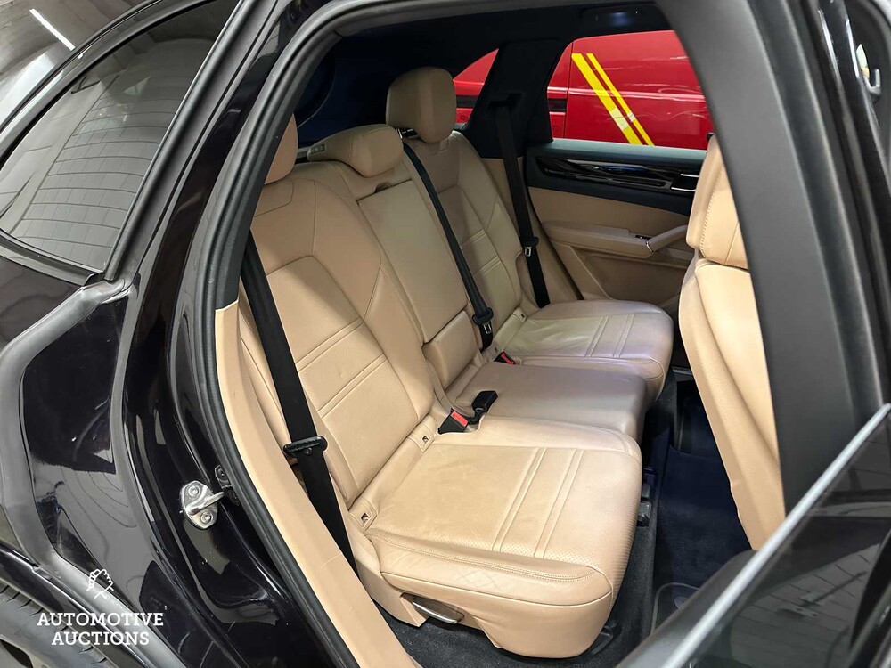 Porsche Cayenne E-Hybrid 3.0 V6 NEW-MODEL 462hp 2018 Sport-Chrono