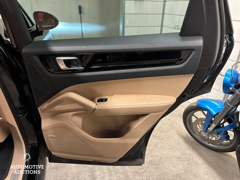 Porsche Cayenne E-Hybrid 3.0 V6 NEW-MODEL 462hp 2018 Sport-Chrono