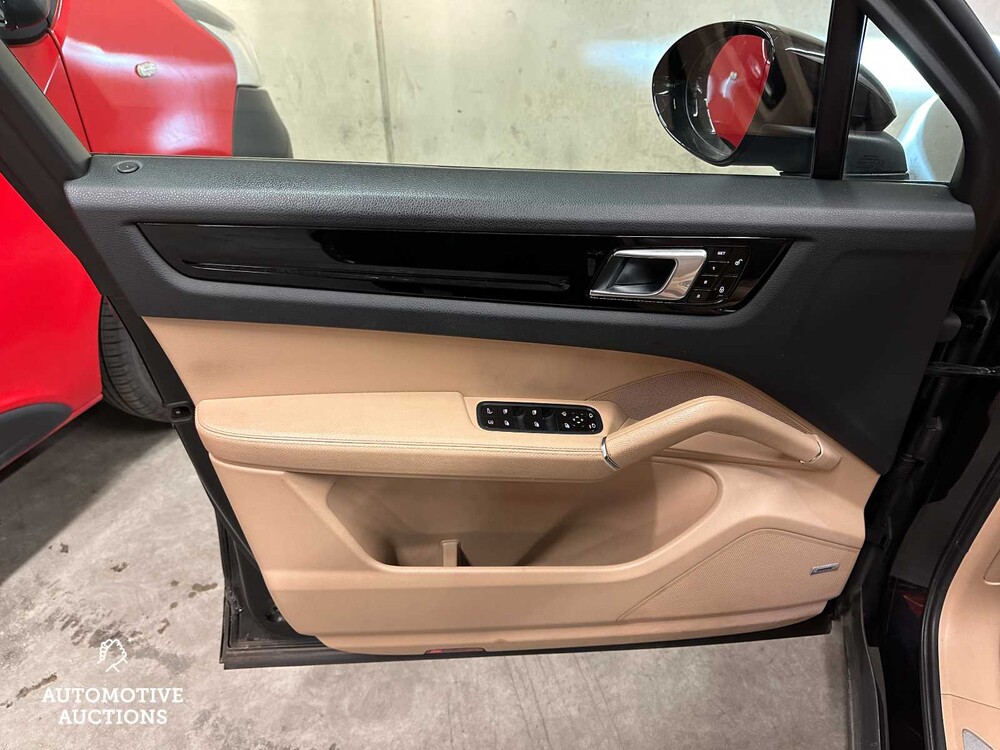 Porsche Cayenne E-Hybrid 3.0 V6 NEW-MODEL 462hp 2018 Sport-Chrono