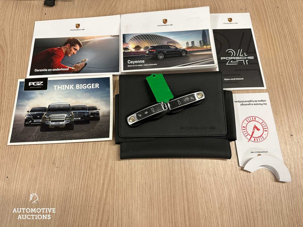 Porsche Cayenne E-Hybrid 3.0 V6 NIEUW-MODEL 462pk 2018 Sport-Chrono