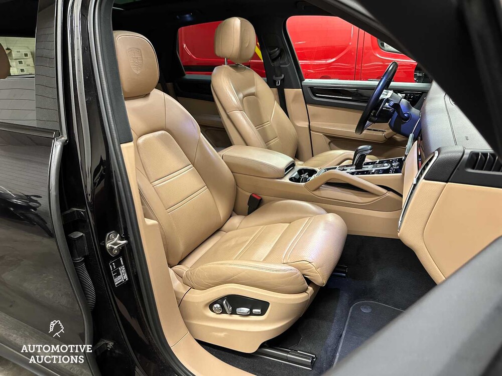 Porsche Cayenne E-Hybrid 3.0 V6 NEW-MODEL 462hp 2018 Sport-Chrono