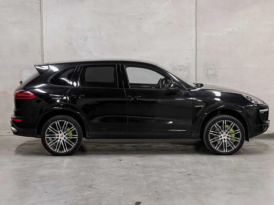 Porsche Cayenne S E-Hybrid 3.0 V6 416PS 2015 (Original-NL), GZ-024-N