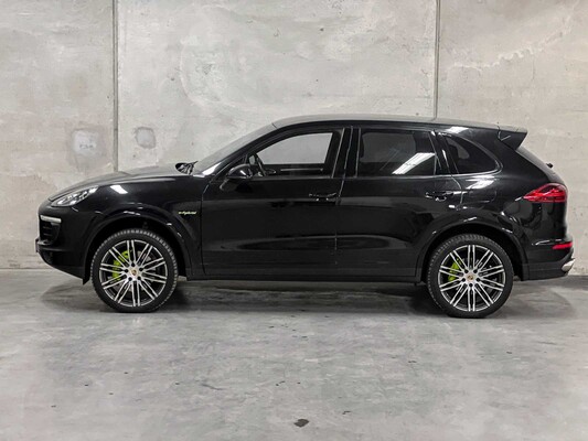 Porsche Cayenne S E-Hybrid 3.0 V6 416PS 2015 (Original-NL), GZ-024-N