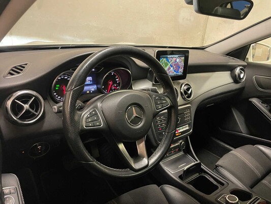 Mercedes-Benz GLA Class 180 Business Solution AMG 122hp 2017, RZ-668-T