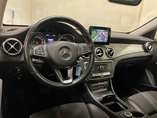 Mercedes-Benz GLA Class 180 Business Solution AMG 122hp 2017, RZ-668-T